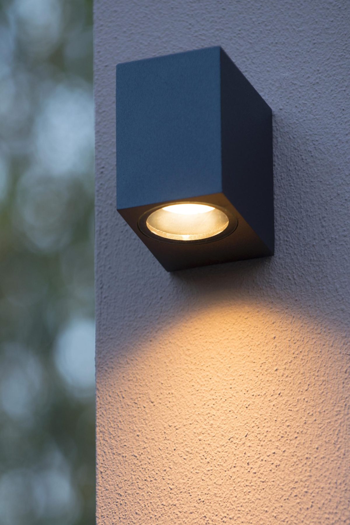 Lucide Zaro outdoor wall spotlight, IP44, black