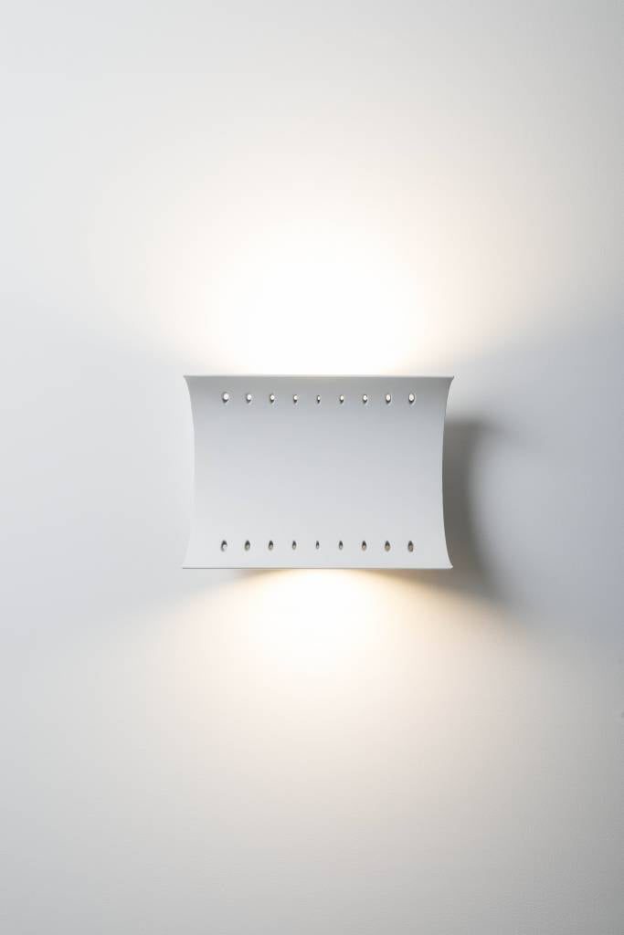 Applique da parete LED Indigo Jade, design curvo bianco, orientabile