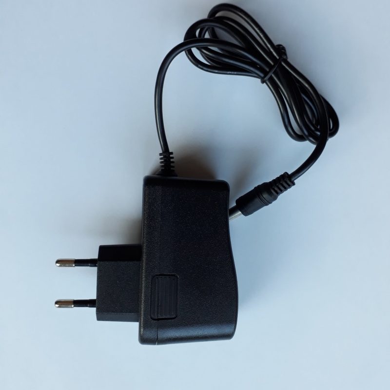 LED driver 0-25W, 12V DC output, with plug and plastic housing