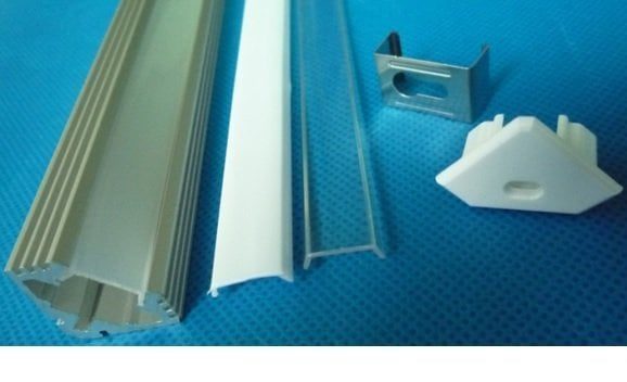Profilo LED 45° alluminio 1m lungo 12mm largo con copertura plexi