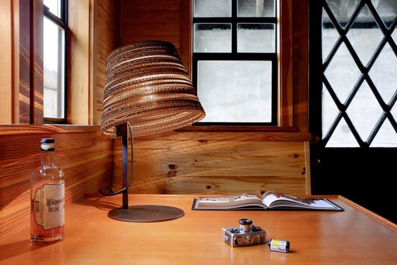 Tilt Tischlampe Karton beige-braun oder weiß E27 Ø35cm